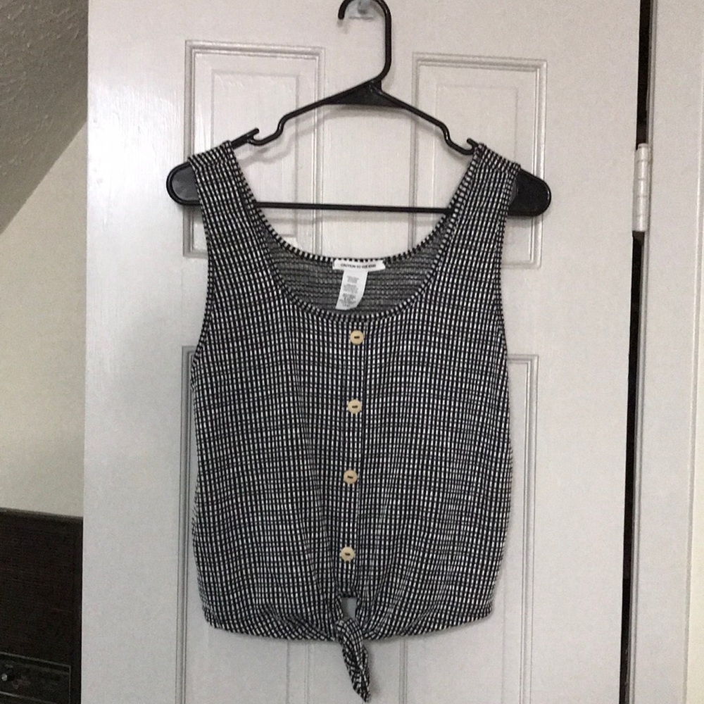 2/$10 Caution to the Wind NWT B&W Sleeveless Top